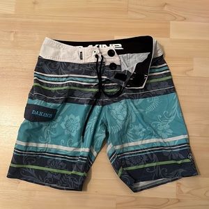Dakine boardshorts, 28